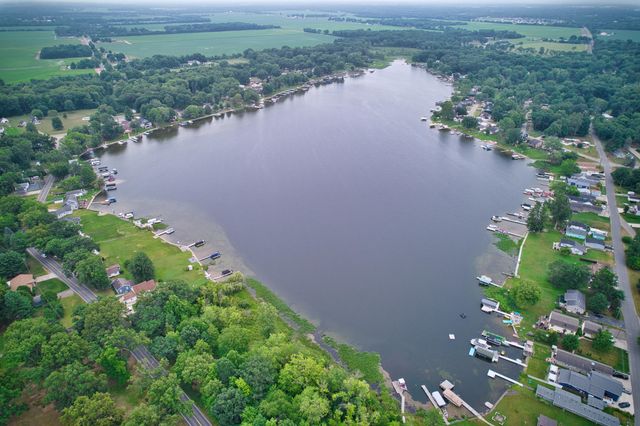 70041 Beach Drive, Ontwa Twp, MI 49112