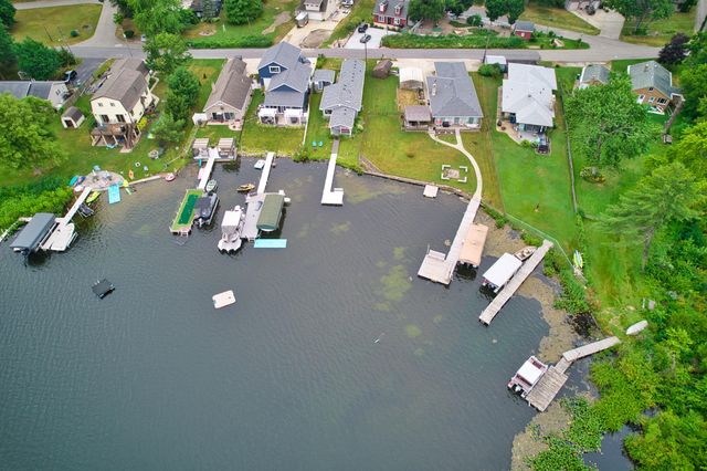 70041 Beach Drive, Ontwa Twp, MI 49112