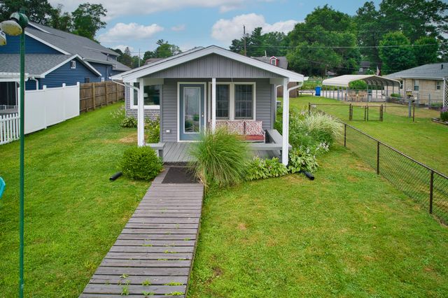 70041 Beach Drive, Ontwa Twp, MI 49112