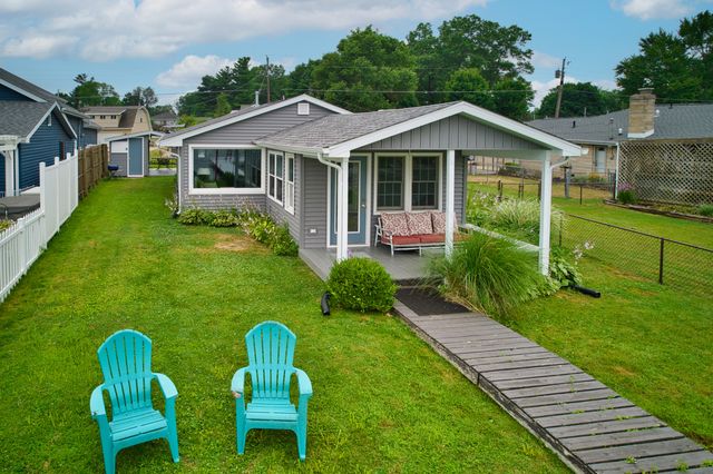 70041 Beach Drive, Ontwa Twp, MI 49112