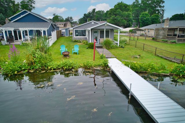 70041 Beach Drive, Ontwa Twp, MI 49112