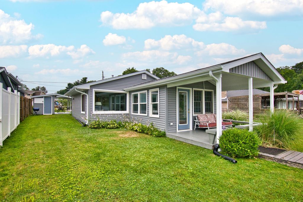 70041 Beach Drive, Ontwa Twp, MI 49112