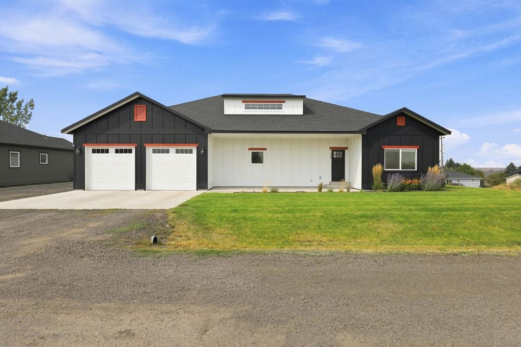 530 E Summit Ave, Reardan, WA 99029 photo 1