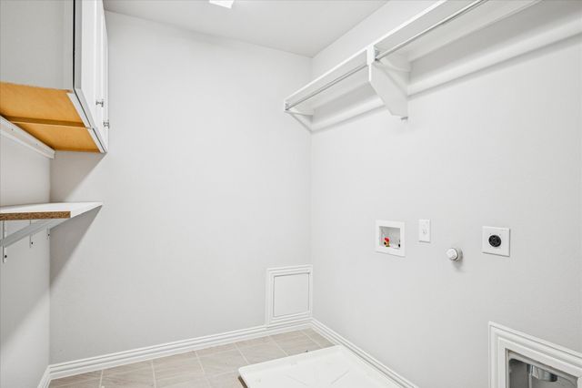 3905 Dame Ragnel Drive, Lewisville, TX 75056