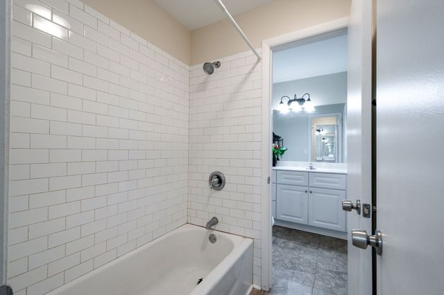 514 N Petway St Apt 305, Franklin, TN 37064