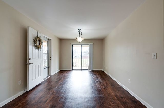 514 N Petway St Apt 305, Franklin, TN 37064