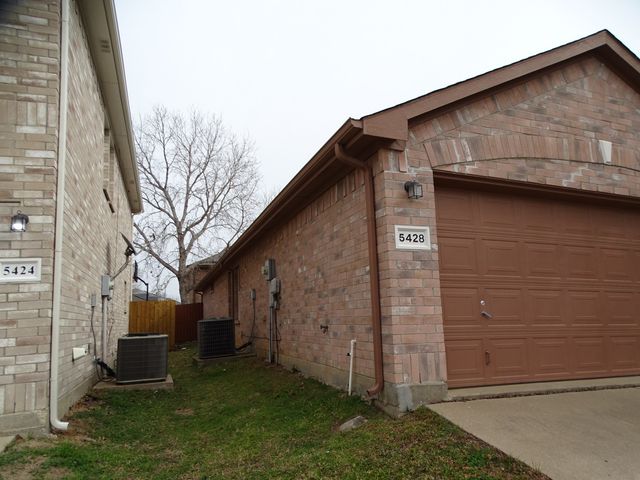 5428 Maverick Drive, Grand Prairie, TX 75052