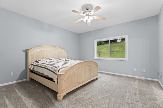 816 Southern Woods Place SW, Rochester, MN 55902