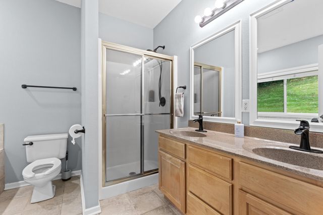 816 Southern Woods Place SW, Rochester, MN 55902