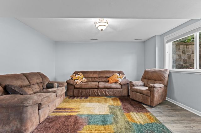 816 Southern Woods Place SW, Rochester, MN 55902