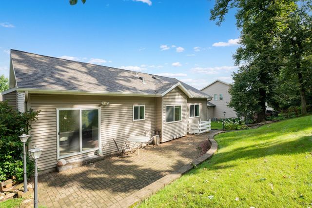 816 Southern Woods Place SW, Rochester, MN 55902
