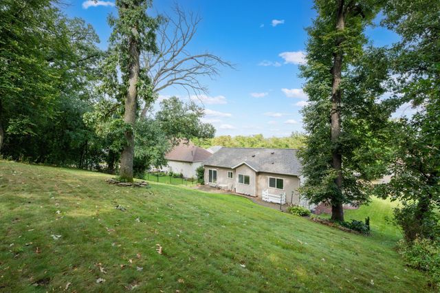 816 Southern Woods Place SW, Rochester, MN 55902