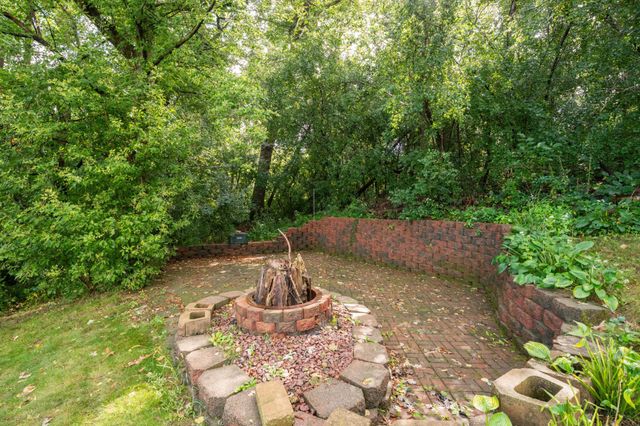 816 Southern Woods Place SW, Rochester, MN 55902
