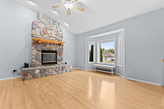 816 Southern Woods Place SW, Rochester, MN 55902