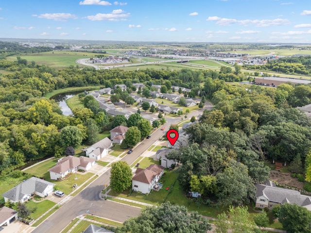 816 Southern Woods Place SW, Rochester, MN 55902