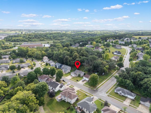 816 Southern Woods Place SW, Rochester, MN 55902