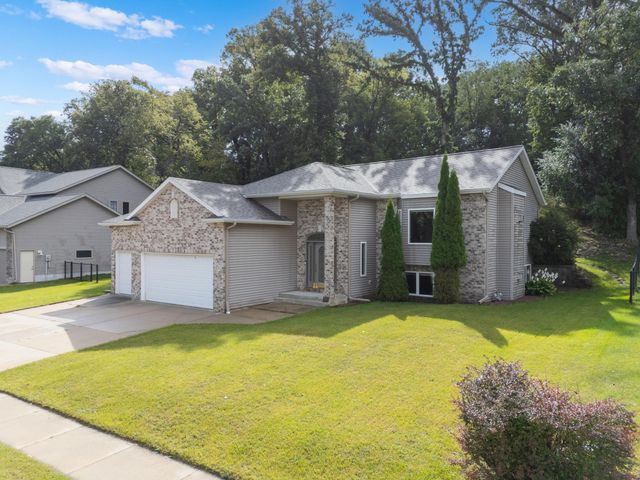 816 Southern Woods Place SW, Rochester, MN 55902