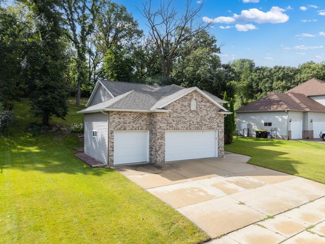 816 Southern Woods Place SW, Rochester, MN 55902