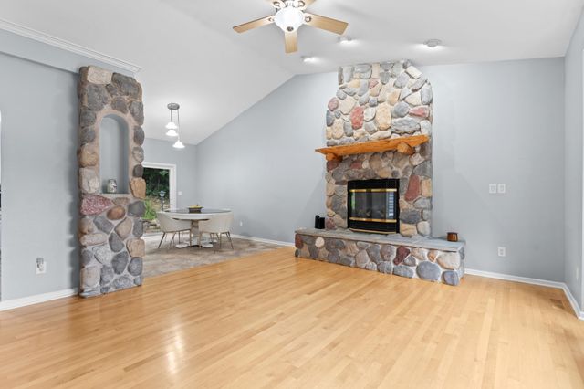 816 Southern Woods Place SW, Rochester, MN 55902