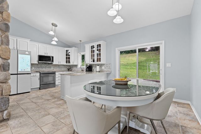 816 Southern Woods Place SW, Rochester, MN 55902