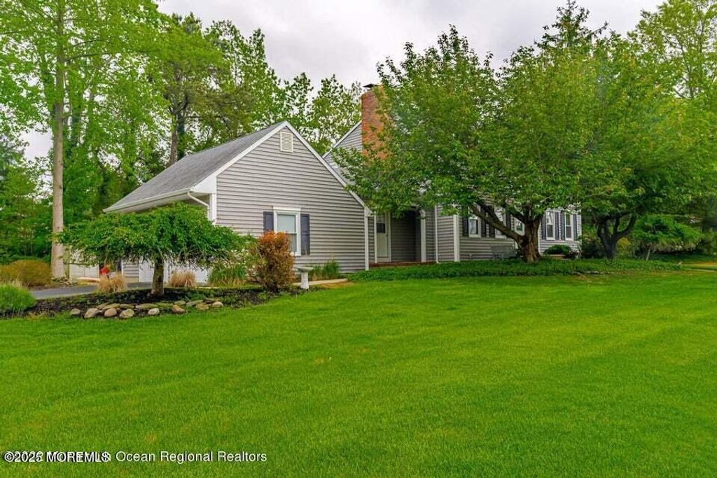 213 Ashlar Way, Toms River, NJ 08753