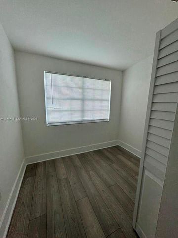 4221 SW 39th St, West Park, FL 33023