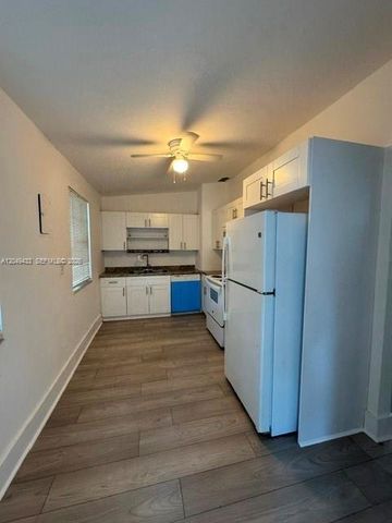 4221 SW 39th St, West Park, FL 33023