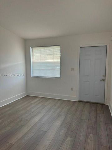 4221 SW 39th St, West Park, FL 33023
