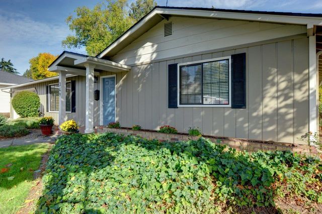 349 Tan Oak Drive, Medford, OR 97504