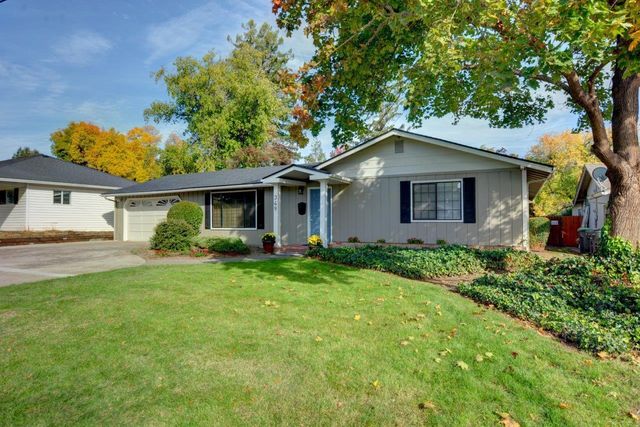 349 Tan Oak Drive, Medford, OR 97504