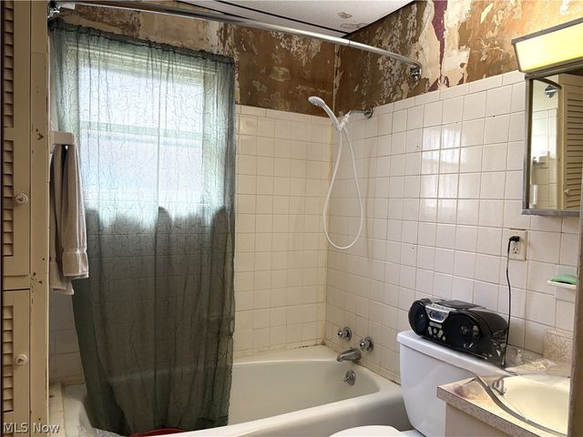 969 Evangeline Road, Cleveland, OH 44110