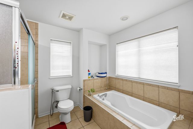 384 W Pointe Drive, Vernon Hills, IL 60061