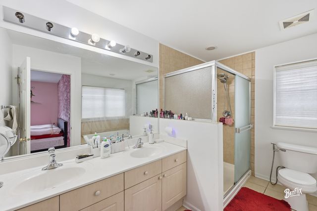 384 W Pointe Drive, Vernon Hills, IL 60061