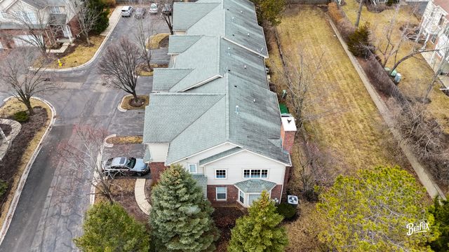 384 W Pointe Drive, Vernon Hills, IL 60061