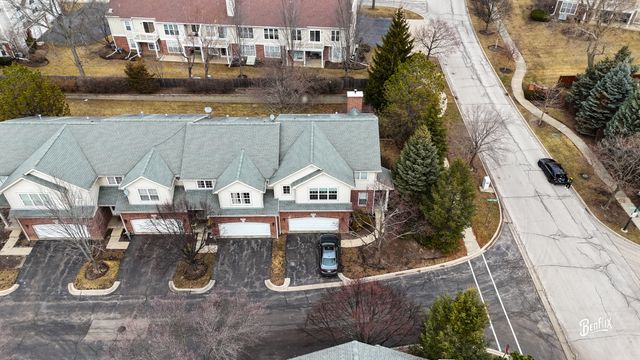 384 W Pointe Drive, Vernon Hills, IL 60061