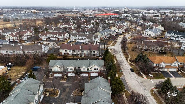 384 W Pointe Drive, Vernon Hills, IL 60061