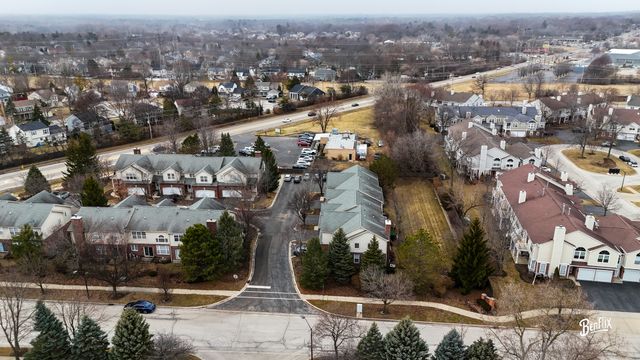 384 W Pointe Drive, Vernon Hills, IL 60061