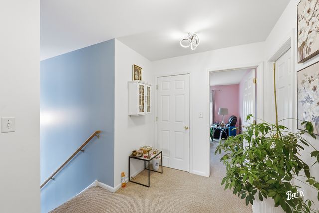 384 W Pointe Drive, Vernon Hills, IL 60061