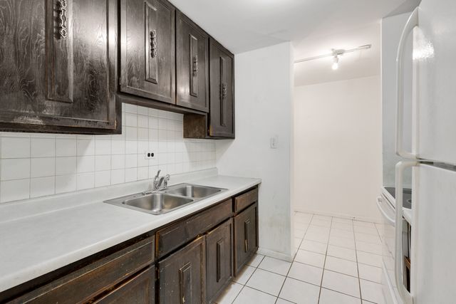 16 E Old Willow Road 202S, Prospect Heights, IL 60070