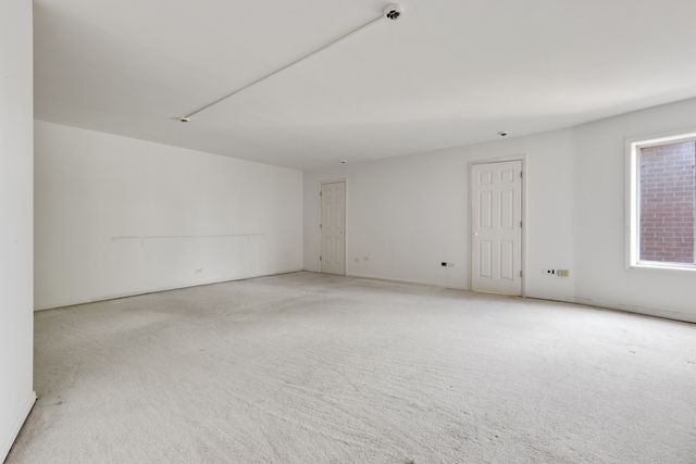 16 E Old Willow Road 202S, Prospect Heights, IL 60070