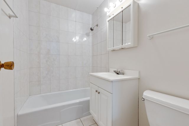 16 E Old Willow Road 202S, Prospect Heights, IL 60070