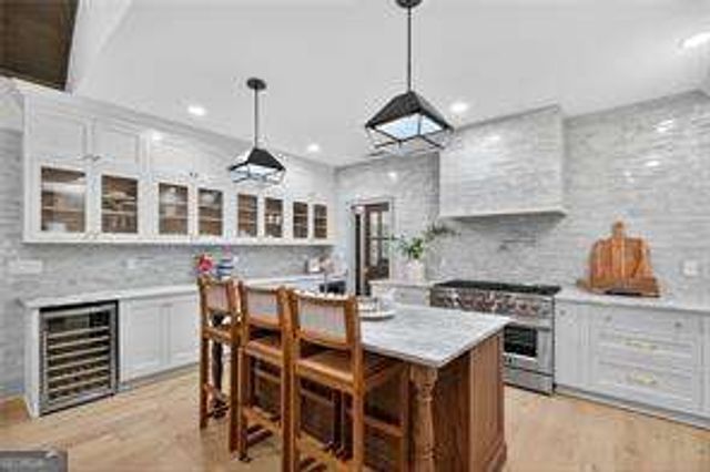 111 Lakeview Drive, Carrollton, GA 30117