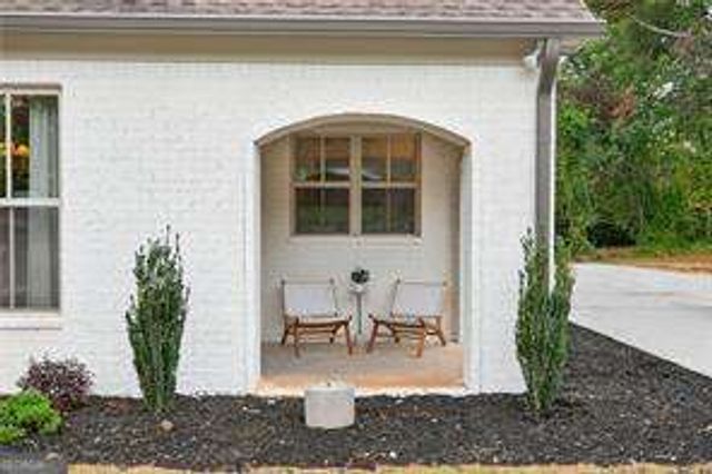 111 Lakeview Drive, Carrollton, GA 30117