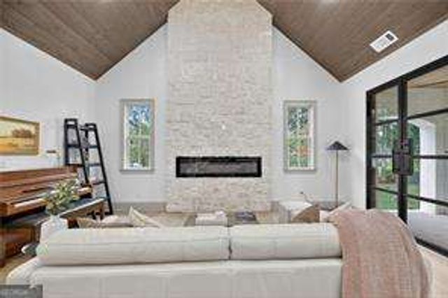 111 Lakeview Drive, Carrollton, GA 30117