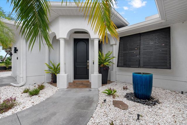 613 INDIANA AVENUE, Nokomis, FL 34275