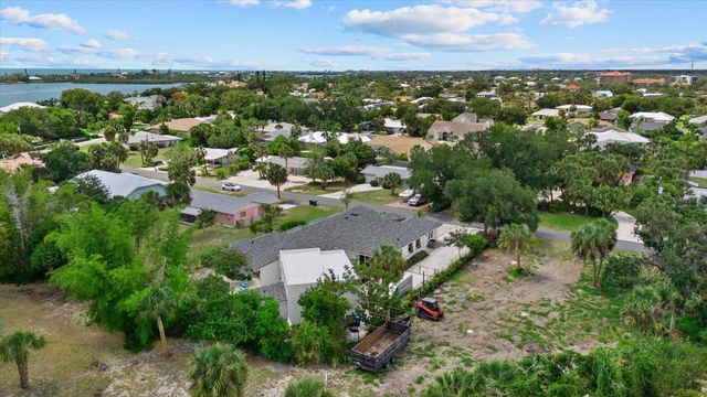613 INDIANA AVENUE, Nokomis, FL 34275