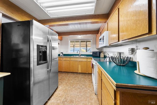 12620 Lakeshore Dr, Clearlake, CA 95422