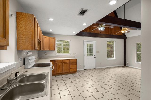 17868 Dogwood Drive, Conroe, TX 77303