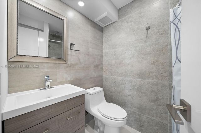 701 Three Islands Blvd 411, Hallandale Beach, FL 33009