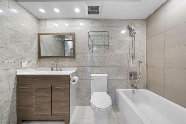 701 Three Islands Blvd 411, Hallandale Beach, FL 33009